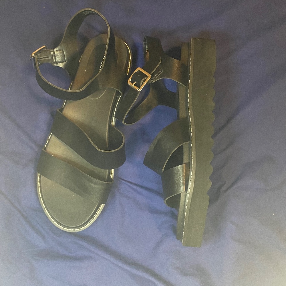 Madden Girl Flatform Sandals